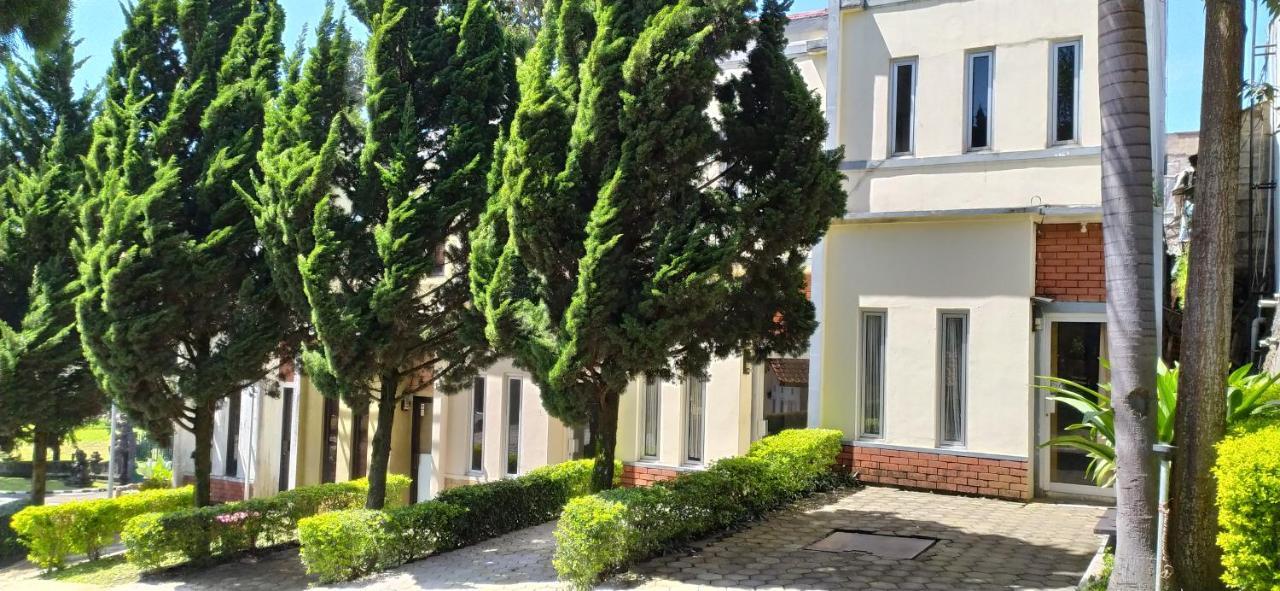 Villa Beverly Лембанг Екстериор снимка