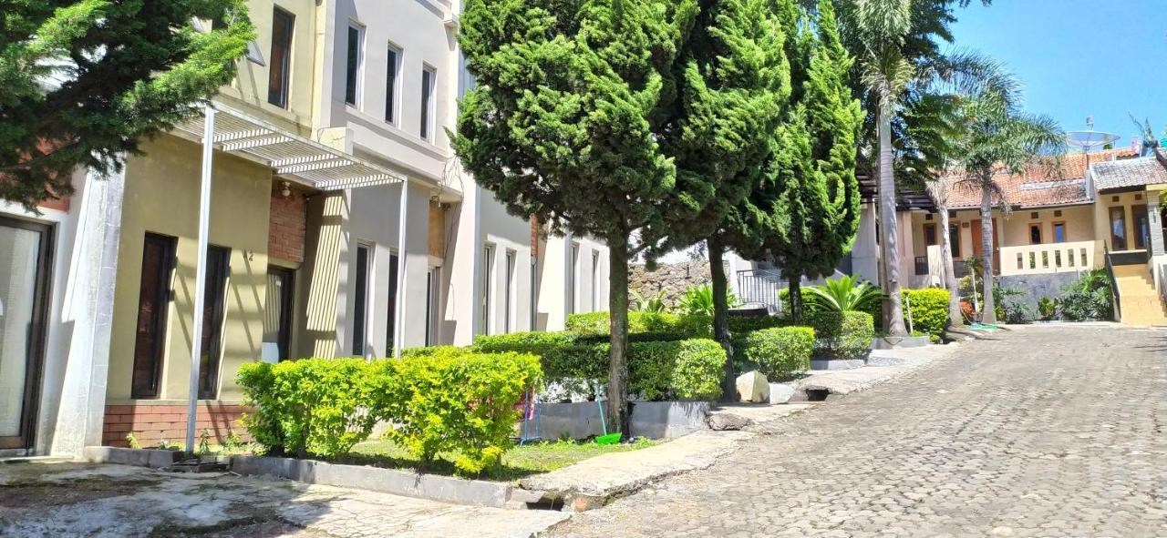 Villa Beverly Лембанг Екстериор снимка