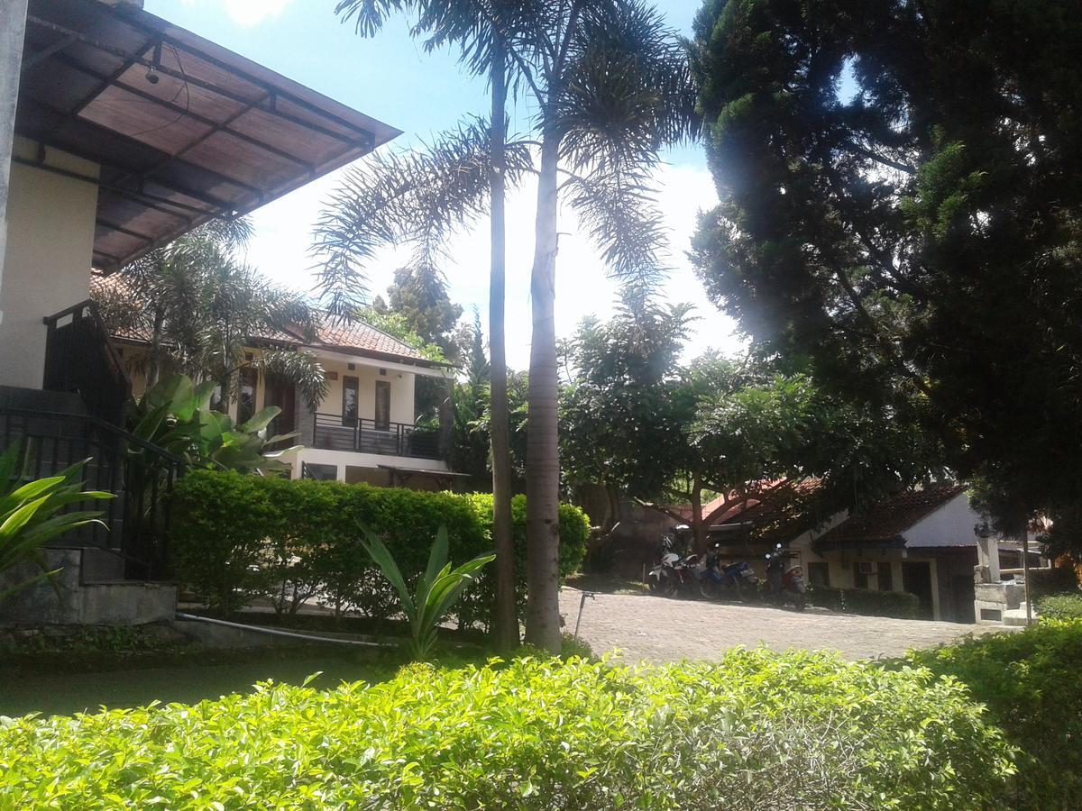 Villa Beverly Лембанг Екстериор снимка